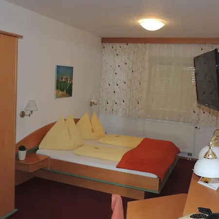 Konukevi Fruehstueckspension Barbara Pöchlarn